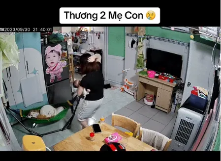 dang-bong-con-thi-choang-nguoi-me-van-co-om-con-truoc-khi-gap-chuyen-canh-bao-chung-dau-dau-nhieu-nguoi-mac-phai (1)