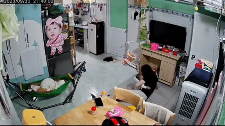 dang-bong-con-thi-choang-nguoi-me-van-co-om-con-truoc-khi-gap-chuyen-canh-bao-chung-dau-dau-nhieu-nguoi-mac-phai (2)