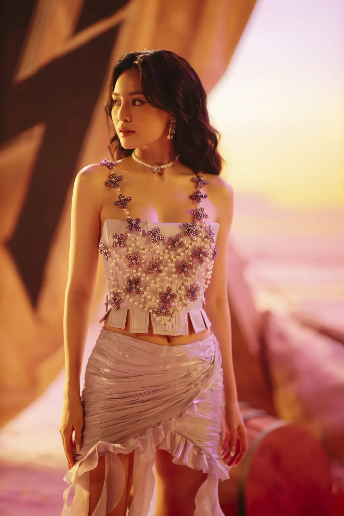 mv-chu-de-chi-dep-dap-gio-re-song-gay-choang-ve-do-dau-tu-ve-trang-phuc (1)