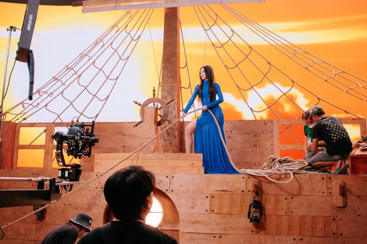 mv-chu-de-chi-dep-dap-gio-re-song-gay-choang-ve-do-dau-tu-ve-trang-phuc (5)