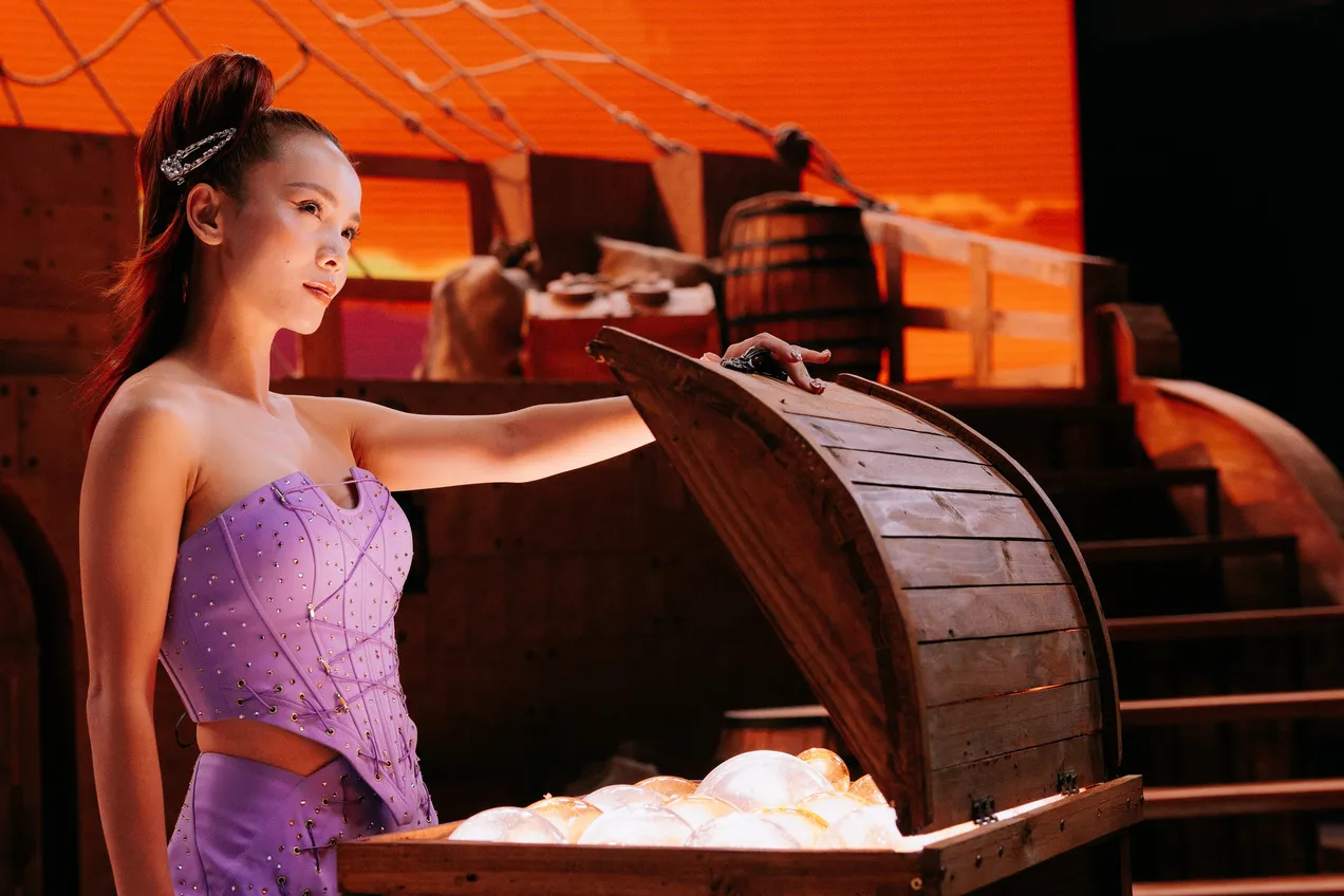 mv-chu-de-chi-dep-dap-gio-re-song-gay-choang-ve-do-dau-tu-ve-trang-phuc (6)