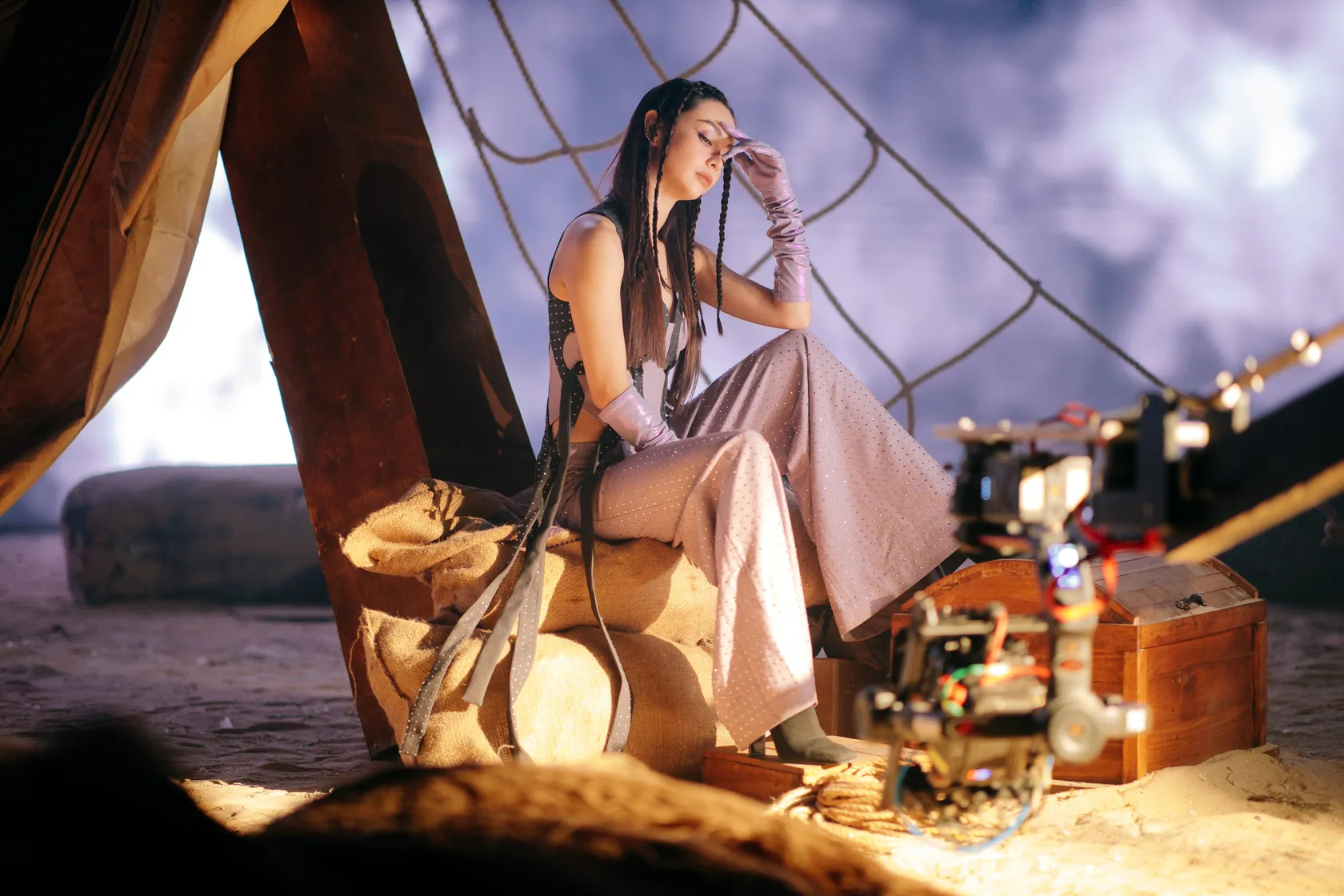 mv-chu-de-chi-dep-dap-gio-re-song-gay-choang-ve-do-dau-tu-ve-trang-phuc (8)