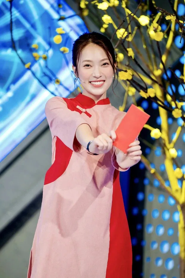 mc-khanh-vy-tuoi-24-tu-tang-xe-hop-cho-minh-nhan-ngay-20-10-nhin-hang-xe-dan-tinh-biet-giau-co-nao (14)