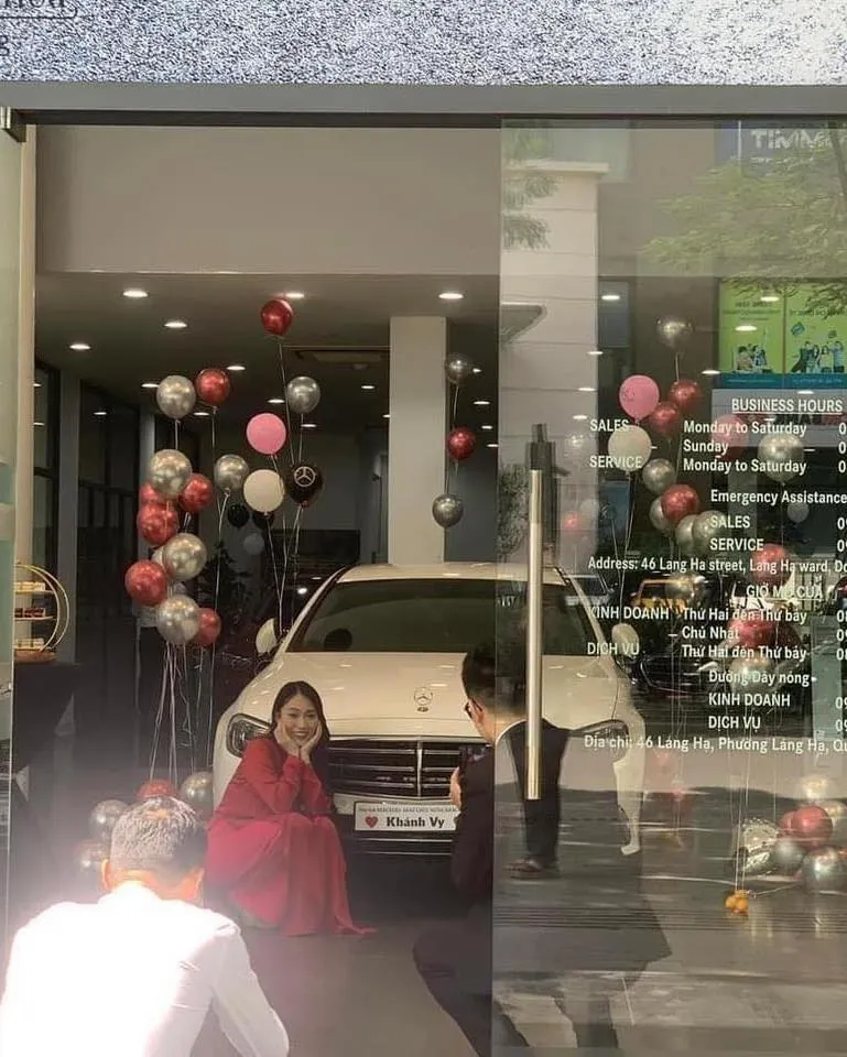 mc-khanh-vy-tuoi-24-tu-tang-xe-hop-cho-minh-nhan-ngay-20-10-nhin-hang-xe-dan-tinh-biet-giau-co-nao (2)