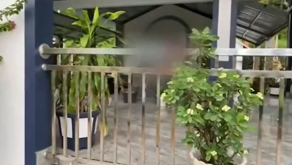 ngo-ngang-can-villa-2-tang-duoc-mot-gia-dinh-xay-dung-giua-nghia-trang-cho-con-khong-may-mat-som (2)