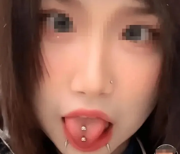 me-22-tuoi-di-hop-phu-huynh-vua-mo-mieng-cuoi-chao-hoi-de-lo-thu-khien-con-bi-xa-lanh (10)