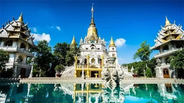 ngoi-chua-khong-nhang-khoi-o-viet-nam-lop-tot-dep-bat-nhat-the-gioi-du-khach-ghe-tham-sung-so-tuong-o-nuoc-ngoai (5)