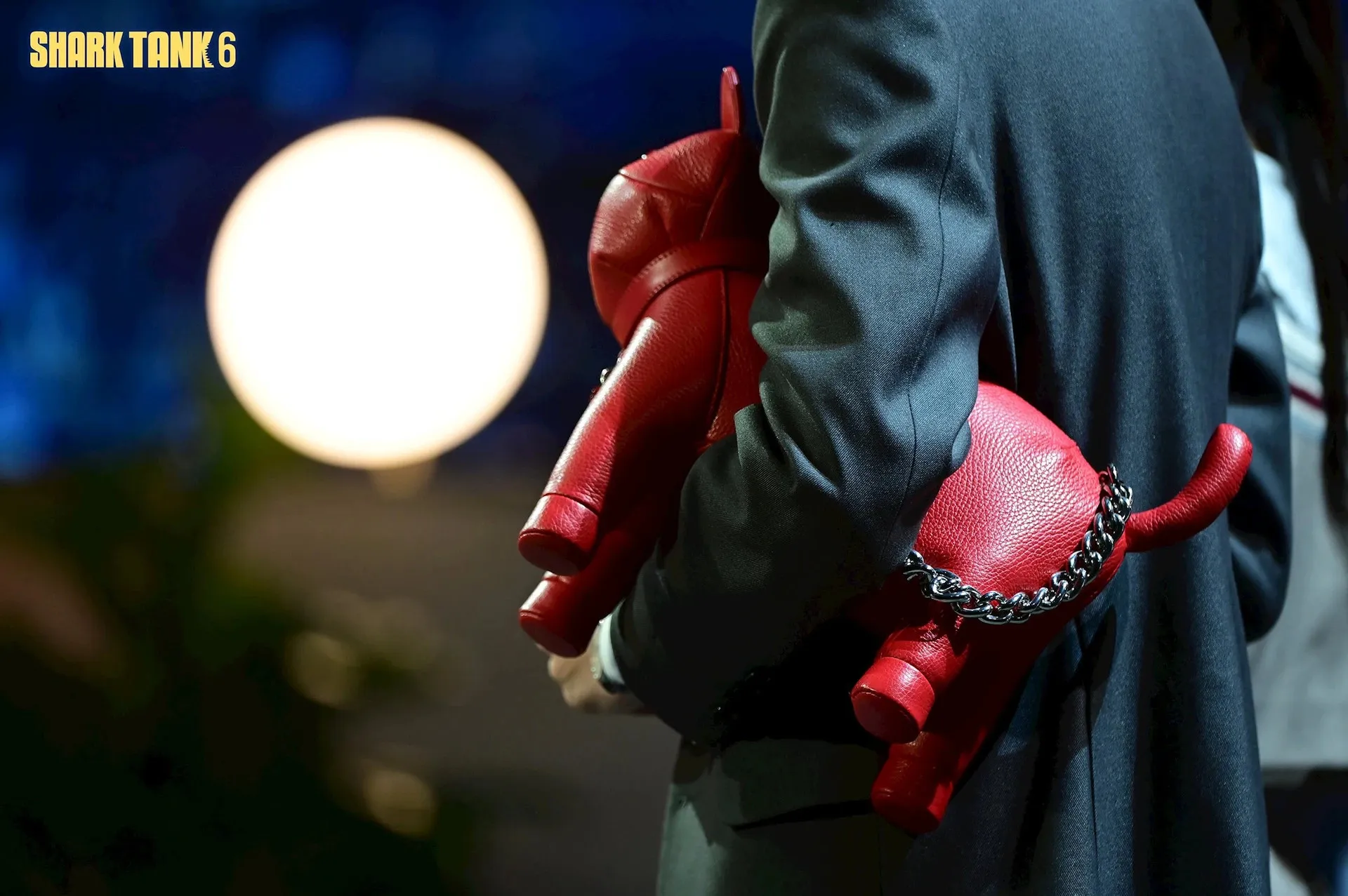 ceo-2k5-mang-tui-xach-doc-la-goi-von-cac-shark-khuyen-hoc-xong-roi-lam-ai-ngo-chi-1-cau-noi-lien-duoc-do-tien (2)