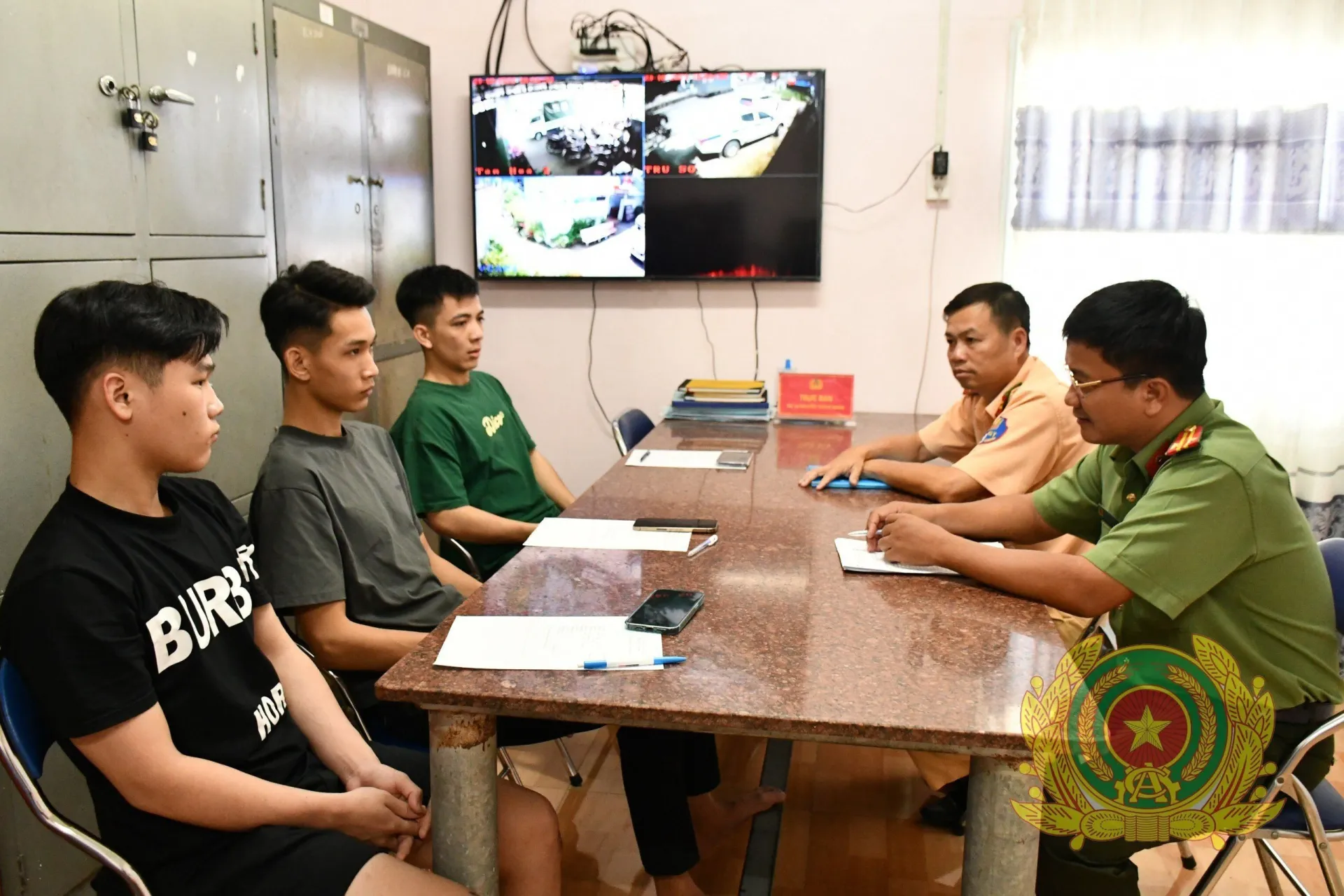 mot-tiktoker-noi-tieng-bi-khoi-to-bat-khan-cap-vi-quay-clip-du-trend-dien-xiec-cua-ngoc-trinh-tren-duong-quoc-lo (3)