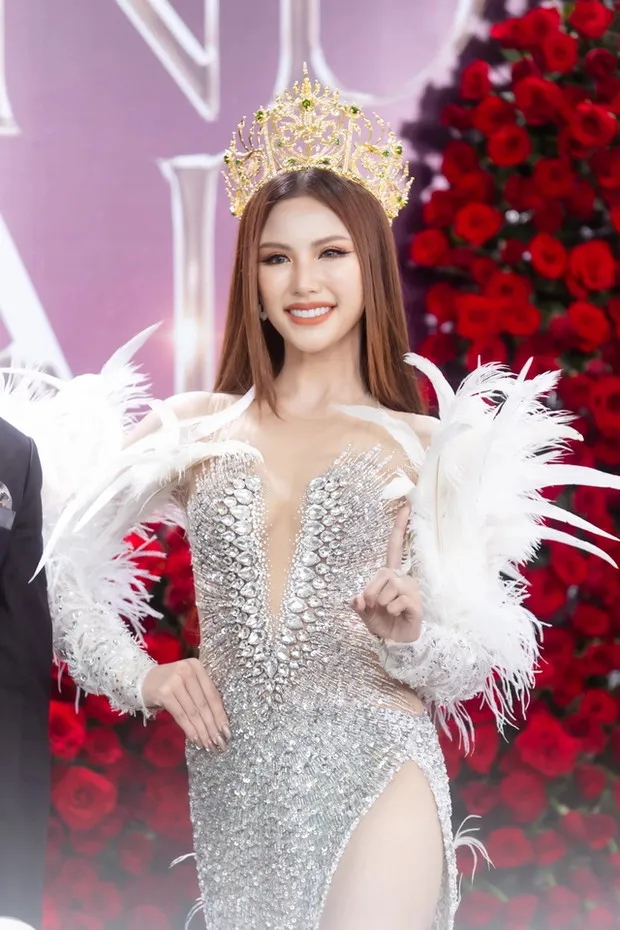 pham-thoai-hoa-lo-lem-chat-chem-dan-hau-quoc-te-tai-chung-ket-miss-grand-international-2023 (14)