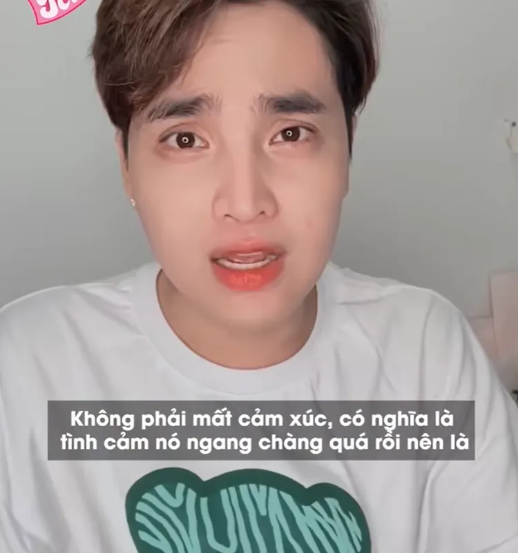 thanh-nien-xinh-gai-di-lay-chong-xong-doi-lam-con-trai-lai-cuoi-ve-chan-qua-ru-them-chang-trai-nua-yeu-chung (6)