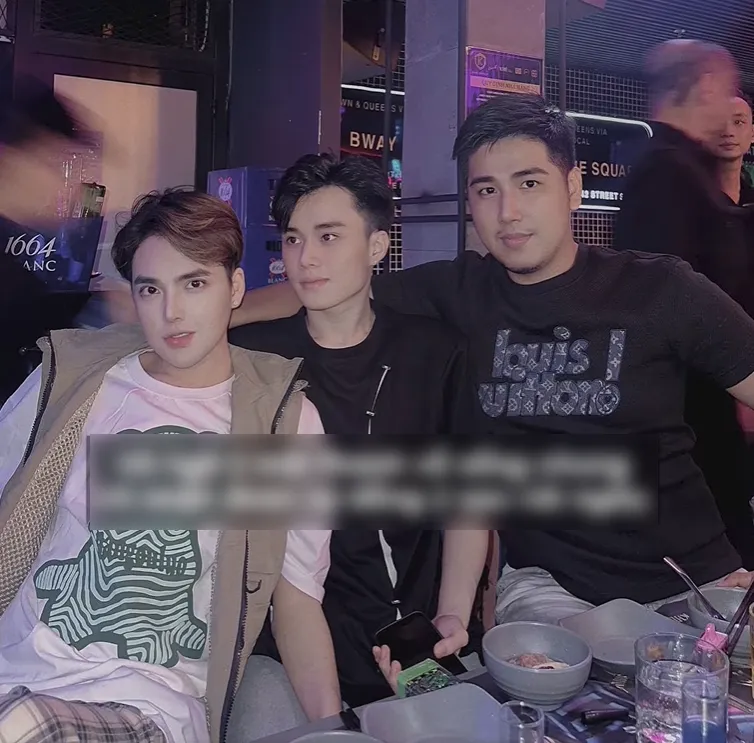 thanh-nien-xinh-gai-di-lay-chong-xong-doi-lam-con-trai-lai-cuoi-ve-chan-qua-ru-them-chang-trai-nua-yeu-chung (9)