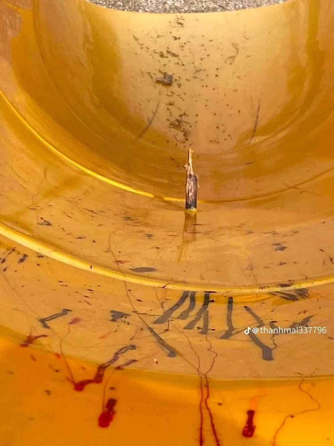 dua-con-nho-di-choi-cau-tuot-o-cong-vien-nguoi-me-phat-hien-nguy-hiem-lien-dang-dan-canh-bao-phu-huynh (3)