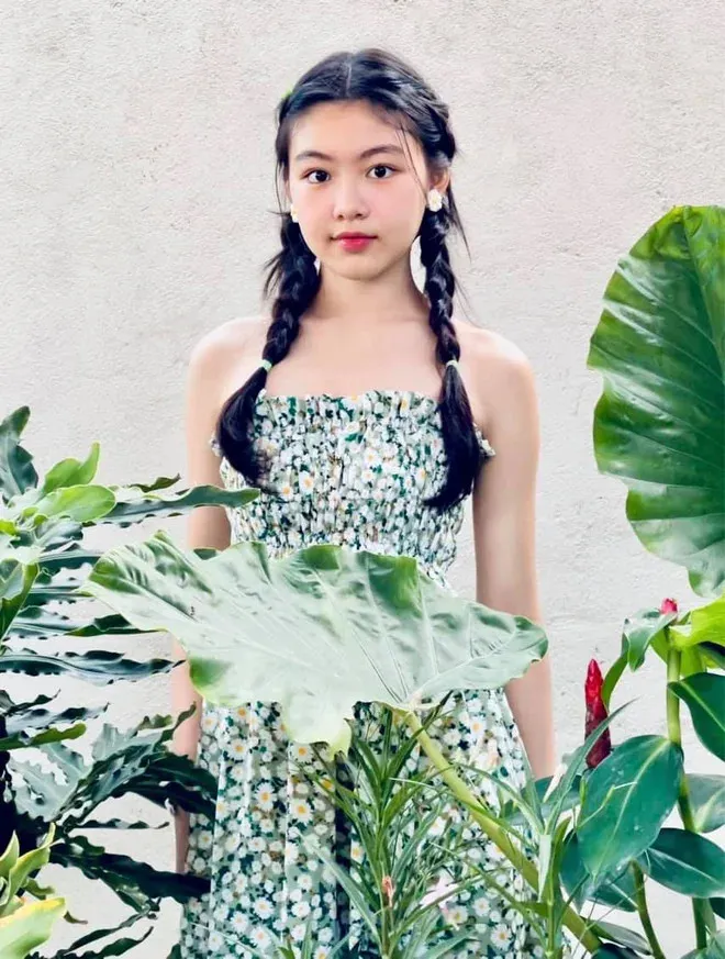 con-gai-mc-quyen-linh-chan-diu-dang-khoe-dien-mao-chat-choi-toc-2-mau-dan-tinh-tiec-nuoi-nhan-khong-ra (16)