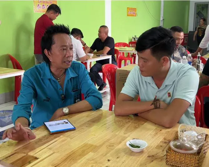 ong-vua-lang-hai-bao-chung-u70-lay-vo-kem-29-tuoi-nay-het-thoi-ban-com-tam-thu-3-ty-dong-thang (2)