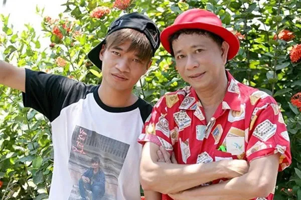 ong-vua-lang-hai-bao-chung-u70-lay-vo-kem-29-tuoi-nay-het-thoi-ban-com-tam-thu-3-ty-dong-thang (4)