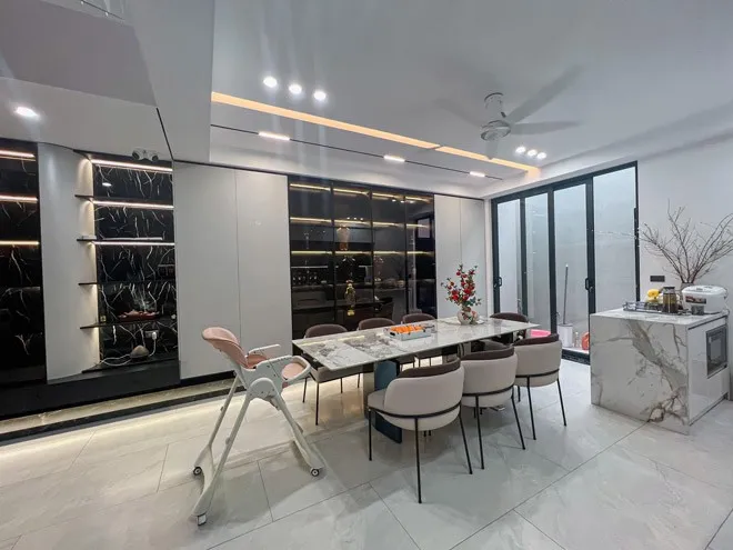 cuoi-chang-cau-thu-ngheo-hot-girl-nghe-an-co-cuoc-song-nhu-mo-lien-tiep-tau-xe-hoi-tien-ty (31)