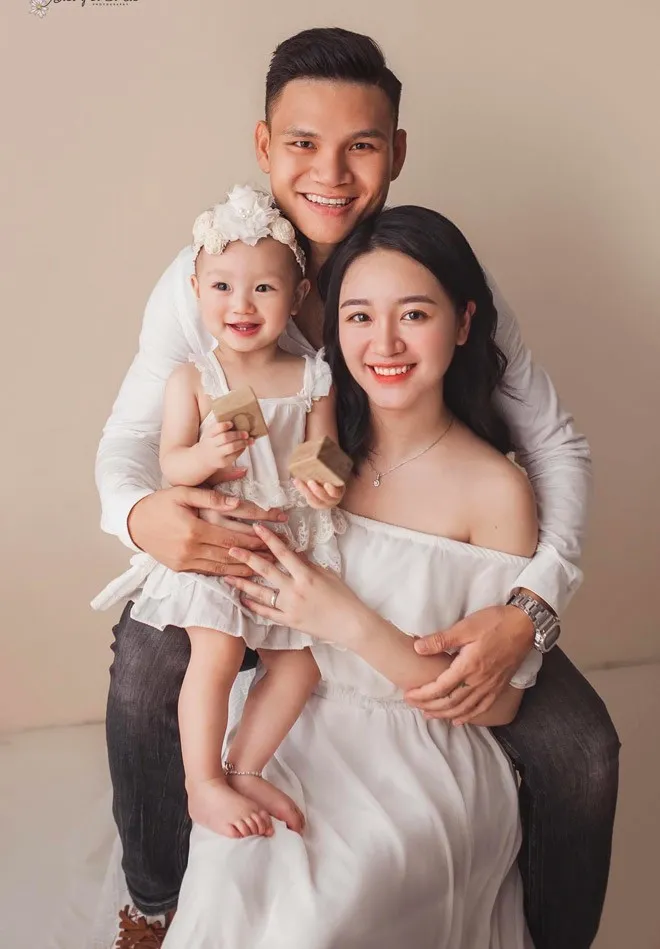 cuoi-chang-cau-thu-ngheo-hot-girl-nghe-an-co-cuoc-song-nhu-mo-lien-tiep-tau-xe-hoi-tien-ty (7)