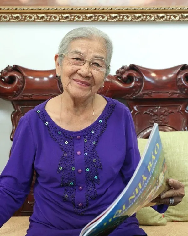 ba-ngoai-quoc-dan-nsut-phi-dieu-tuoi-91-van-tu-chay-xe-may-di-dien-cuoi-doi-nhan-giai-nu-chinh-xuat-sac-nhat (7)