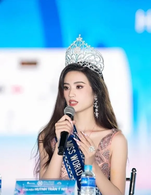 hoa--hau-mai-phuong-noi-chuyen-yeu-nguoi-khong-cung-dia-vi-y-nhi-bat-ngo-duoc-netizen-goi-ten (6)