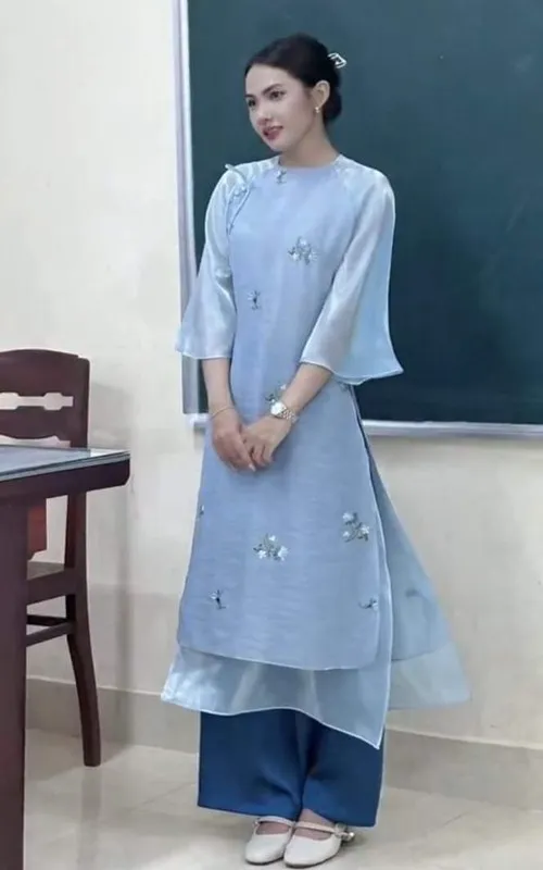 danh-tinh-co-giao-tieu-hoc-noi-ran-ran-mang-xa-hoi-xinh-nhu-hoa-hau-di-day-mac-khong-trung-bo-nao (10)