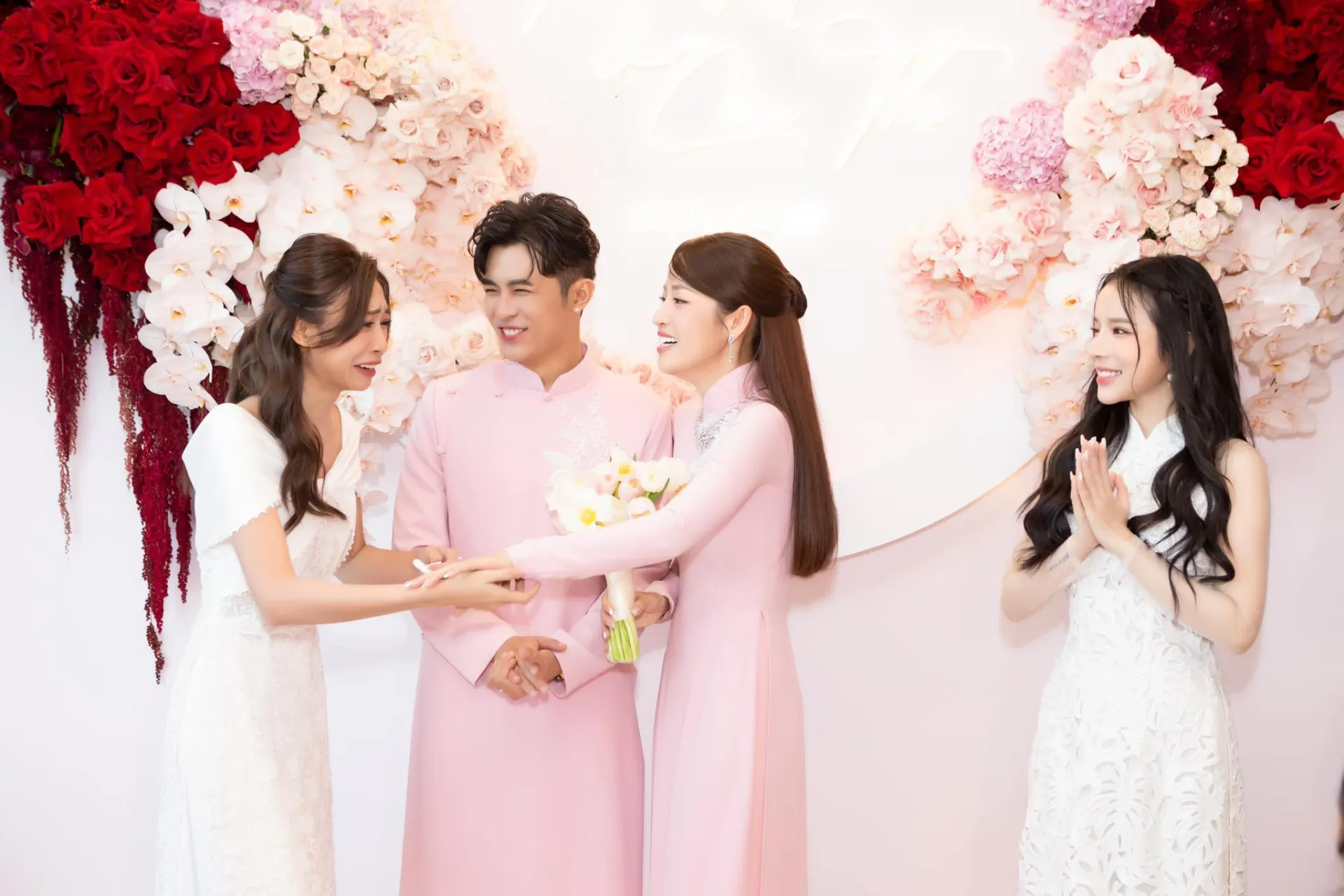 mot-sao-nu-bi-puka-chat-vat-vi-khac-biet-giua-dan-be-trap-khach-moi-xit-keo-vi-lam-noi (4)