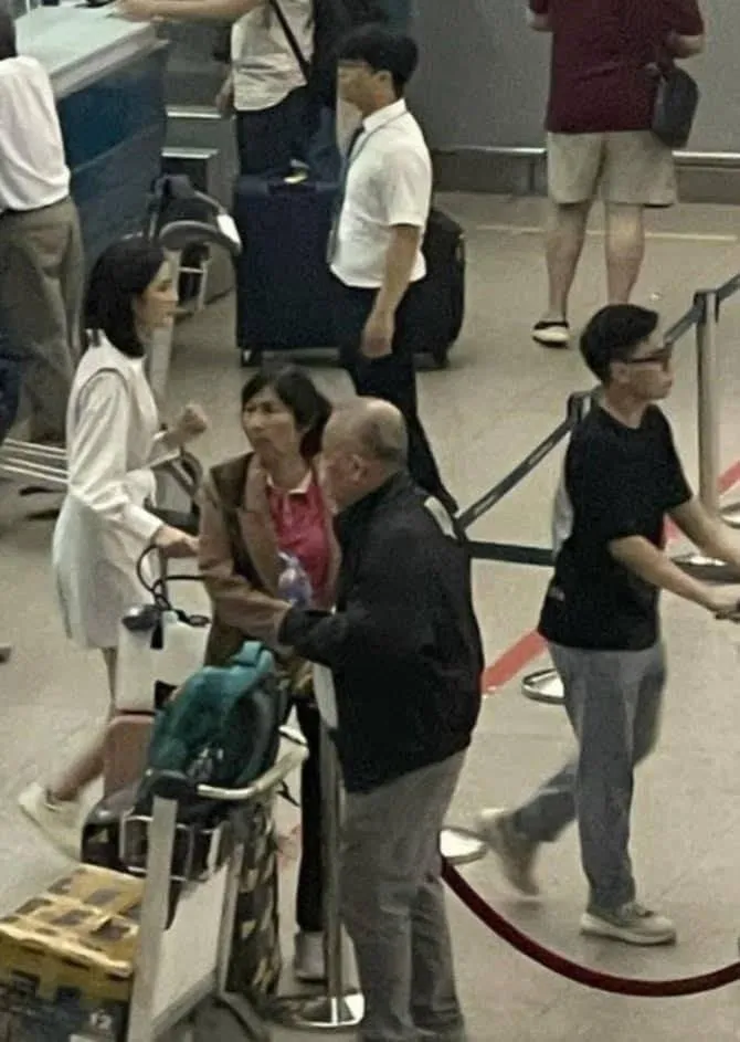 viec-lam-y-nghia-truoc-khi-di-du-hoc-uc-cua-hoa-hau-y-nhi-cu-dan-mang-xot-xa-cam-thay-co-loi (1)