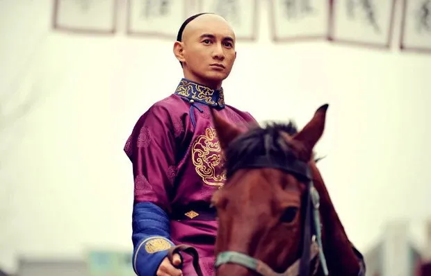 2-nam-chinh-bang-tuoi-nhau-dong-cung-vai-nhung-ai-cug-tuong-la-bo-con-ngoai-hinh-chenh-lech-khan-gia-khong-ngo (5)