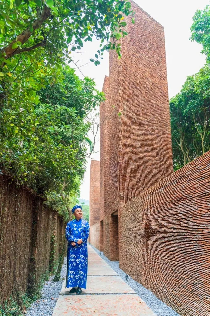 biet-phu-5000m2-cua-vua-hai-dat-bac-len-bao-nuoc-ngoai-cong-trinh-tu-5-trieu-vien-ngoi-co-va-1-trieu-vien-gach-that-co (14)