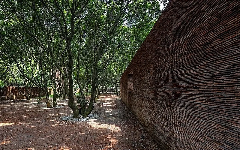 biet-phu-5000m2-cua-vua-hai-dat-bac-len-bao-nuoc-ngoai-cong-trinh-tu-5-trieu-vien-ngoi-co-va-1-trieu-vien-gach-that-co (3)