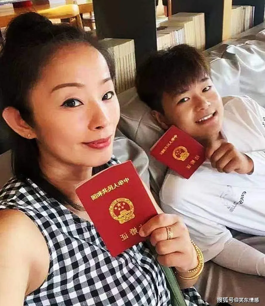 lay-chong-kem-21-tuoi-cap-doi-moi-khi-ra-duong-bi-hieu-nham-lam-2-me-con (4)