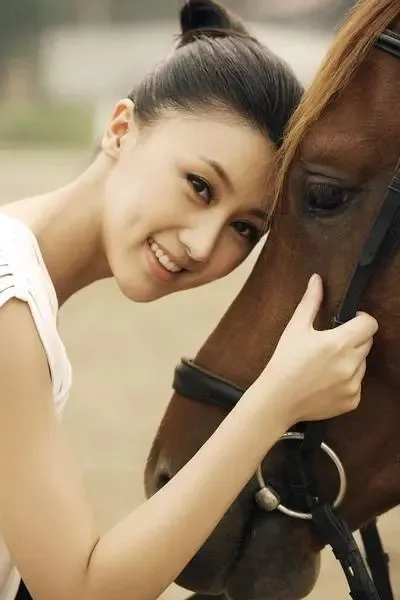 nu-nghe-si-noi-tieng-bi-bat-gap-tiep-ruou-sau-khi-bi-khan-gia-quay-lung-cai-ten-quen-thuoc (1)