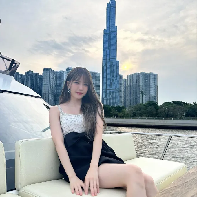 thieu-bao-tram-cong-khai-tay-ke-tay-voi-mot-nguoi-dan-ong-netizen-nghi-van-nguoi-ay-la-ban-trai-moi (411)