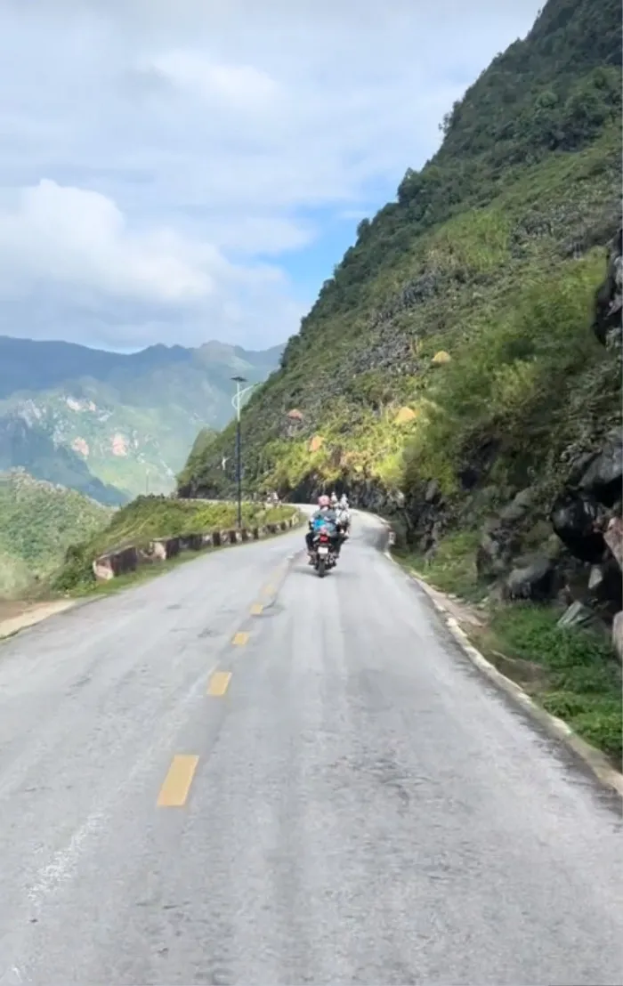 nu-du-khach-nuoc-ngoai-khoc-nac-khi-di-duong-deo-ha-giang-nghe-ly-do-nguoi-viet-tu-hao (4)