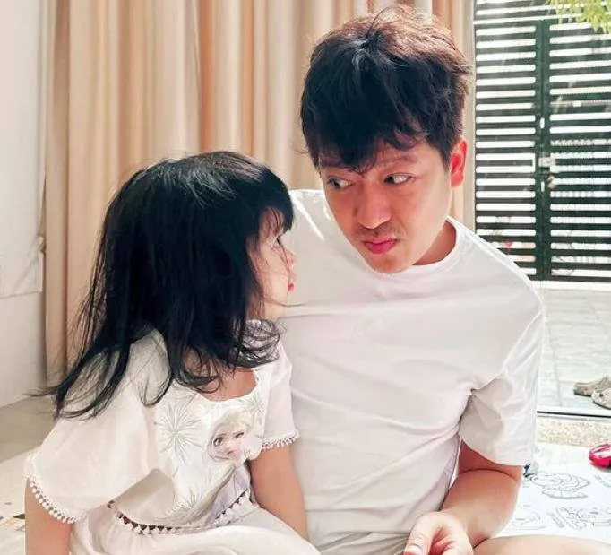 con-gai-truong-giang-cang-lon-cang-tro-ma-xinh-dep-huong-gen-troi-so-huu-1-diem-vang-giong-het-me-nha-phuong (3)