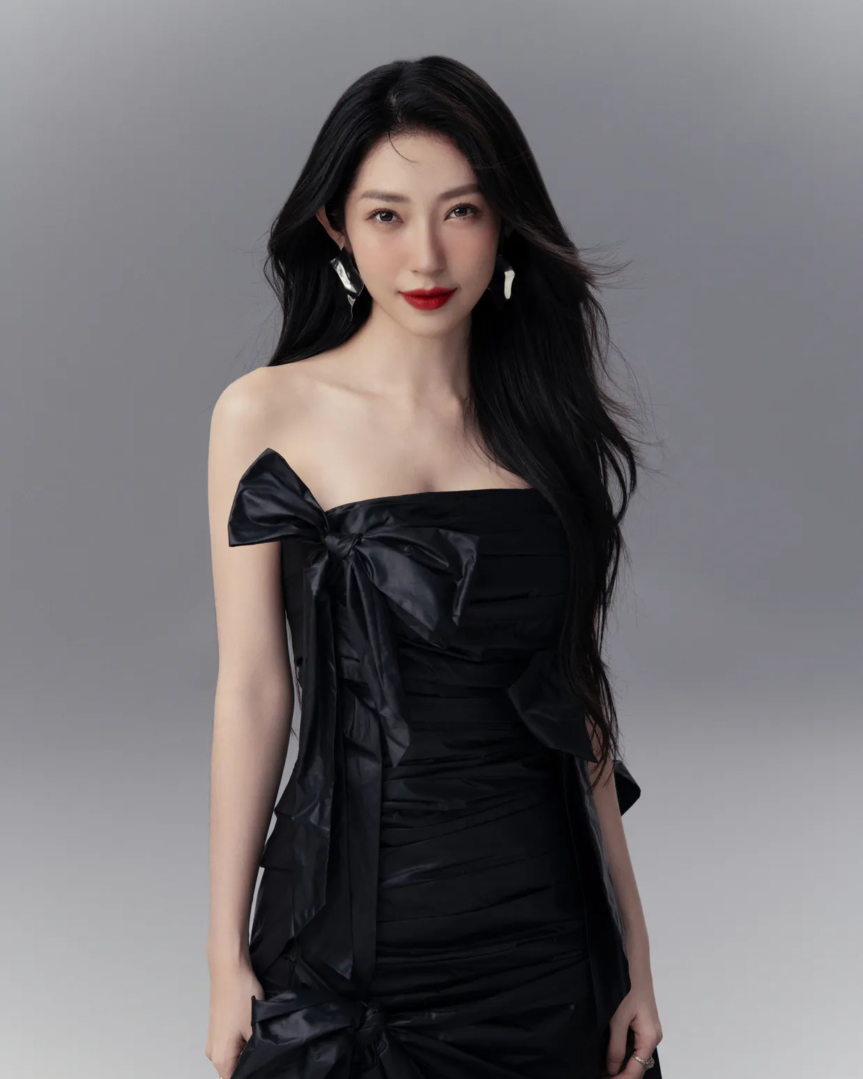 khong-tu-quynh-ra-dong-bat-tay-voi-producer-wokeup-mang-den-ban-hit-quoc-dan-lanh (3)