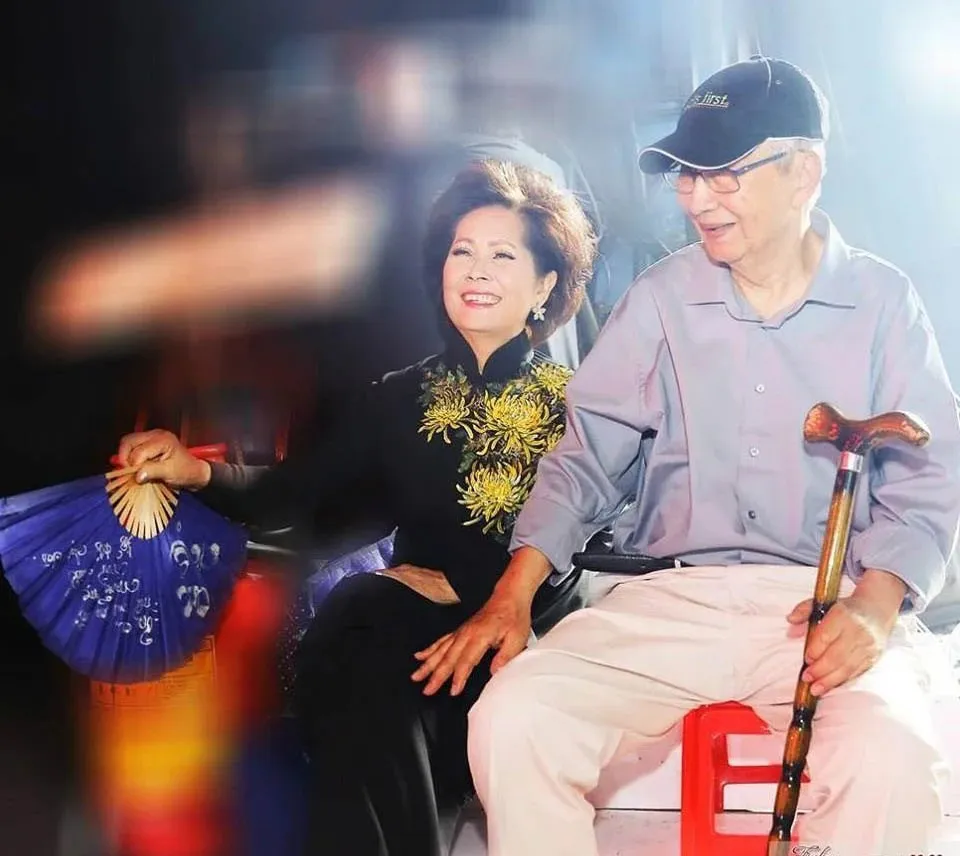 nu-nghe-si-dong-con-nhat-vbiz-sinh-8-nguoi-con-sat-con-hon-50-nam-voi-chong-qua-co-u80-van-dep (3)