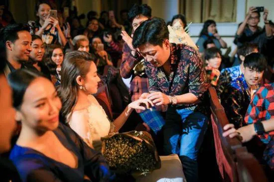 nha-phuong-hiem-hoi-nhac-ve-man-cau-hon-chiem-song-truyen-hinh-cua-truong-giang (3)