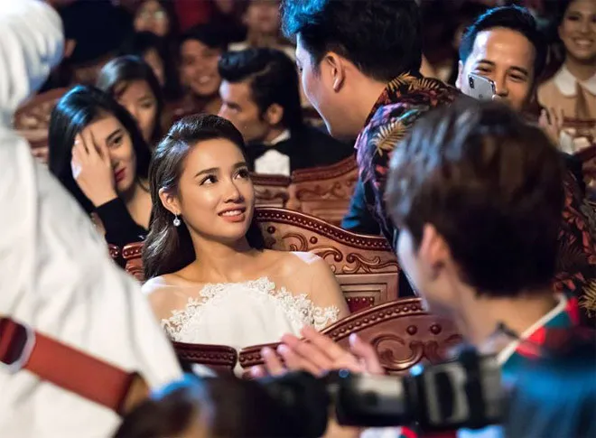 nha-phuong-hiem-hoi-nhac-ve-man-cau-hon-chiem-song-truyen-hinh-cua-truong-giang (4)