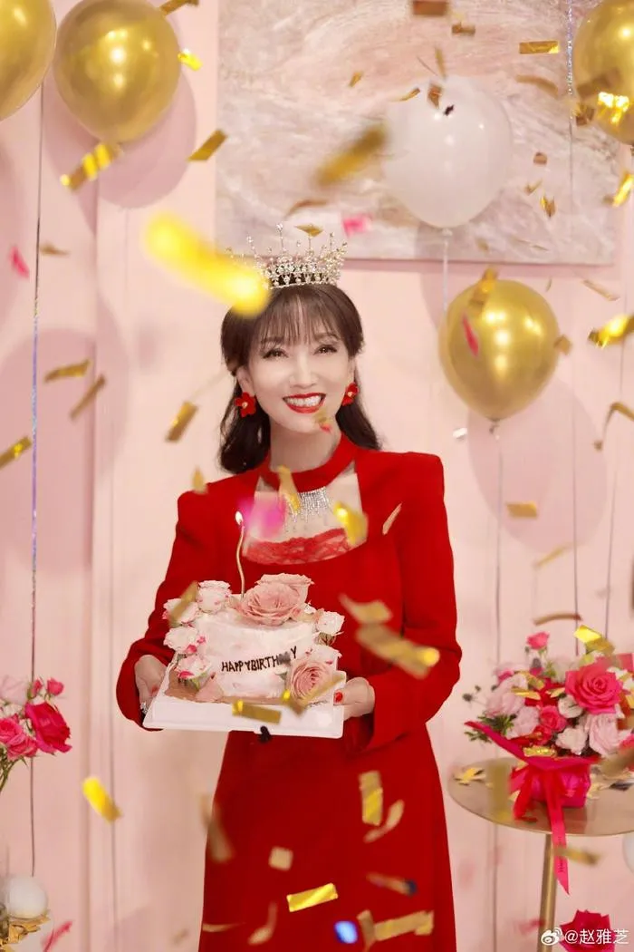 sao-nu-khoe-anh-mung-sinh-nhat-70-tuoi-gay-chan-dong-vi-tre-nhu-thieu-nu-18 (3)