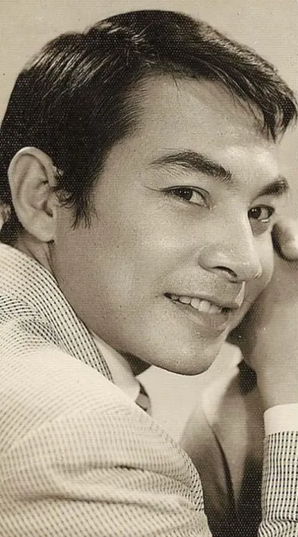 ong-vua-khong-ngai-san-khau-cai-luong-qua-doi-nhieu-nghe-si-cui-dau-tien-dua-khan-gia-bang-hoang (2)