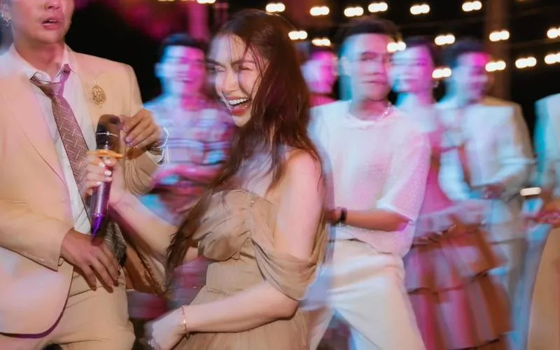 bi-noi-lam-lo-tai-chuoi-dam-cuoi-puka-gin-tuan-kiet-hoa-minzy-dang-anh-con-trai-dap-tra-bang-cau-danh-thep (10)