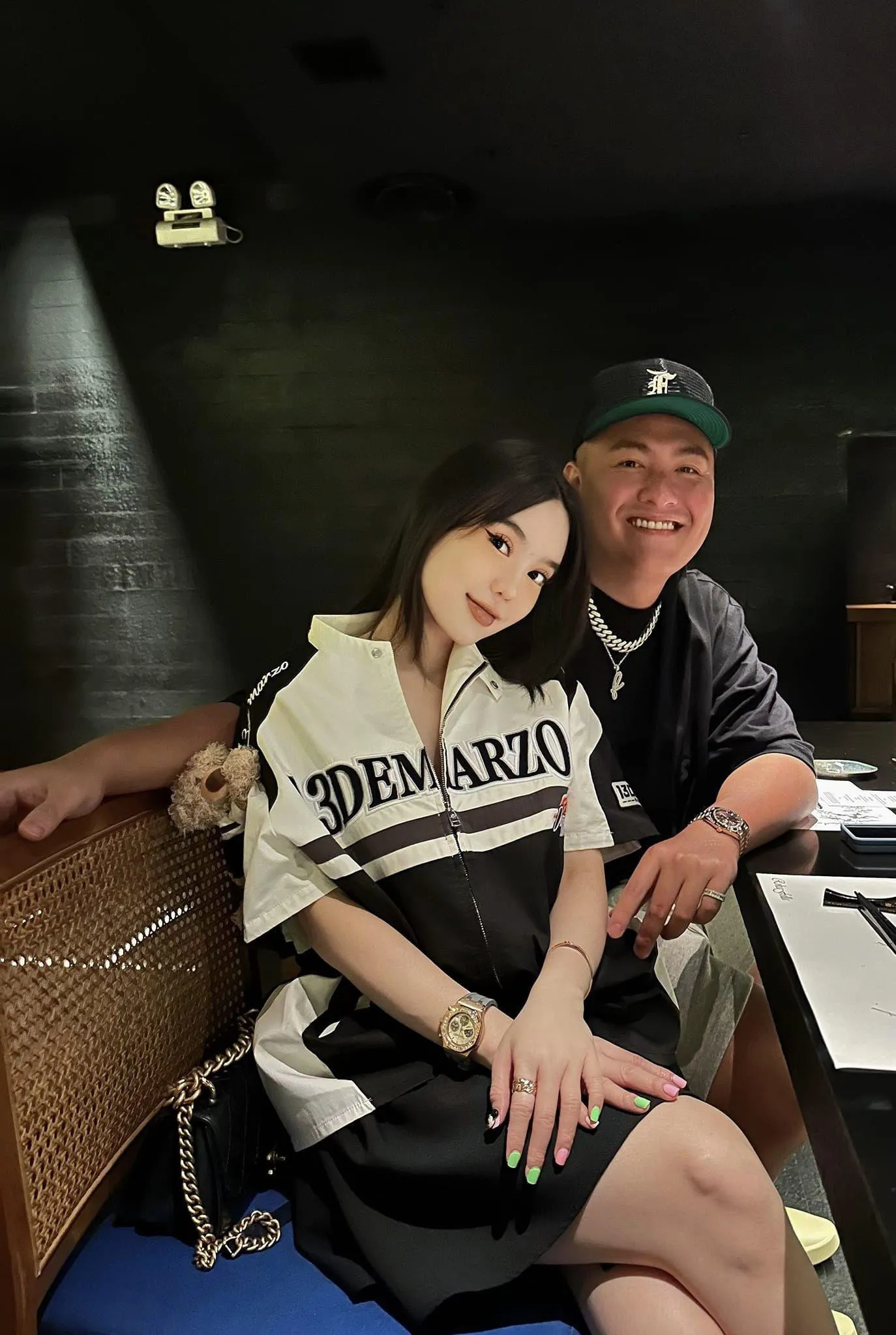 nam-youtube-xuong-tay-2-5-ty-mua-2-chiec-dong-ho-gay-xao-xao-khang-dinh-gia-dinh-du-an-du-song (3)