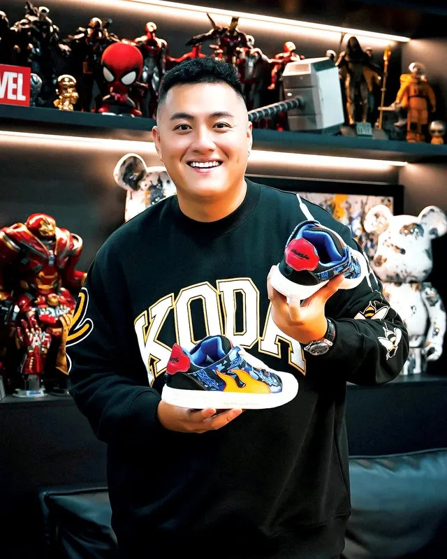 nam-youtube-xuong-tay-2-5-ty-mua-2-chiec-dong-ho-gay-xao-xao-khang-dinh-gia-dinh-du-an-du-song (61)