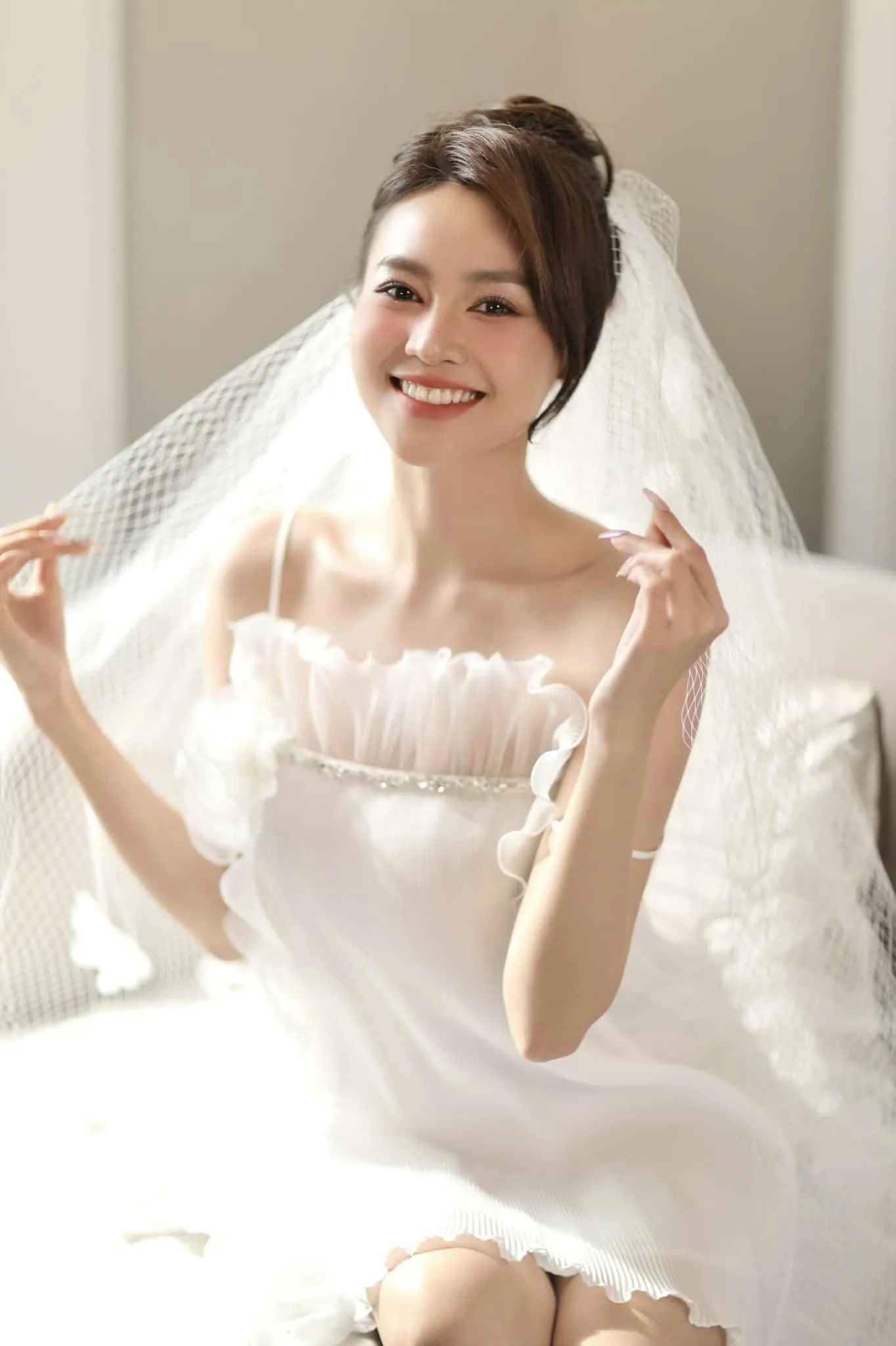 ninh-duong-lan-ngoc-khoe-nhan-cuoi-ngon-ap-ut-nghi-van-len-xe-hoa-dip-cuoi-nam-danh-tinh-nua-kia-khong-xa-la (144)