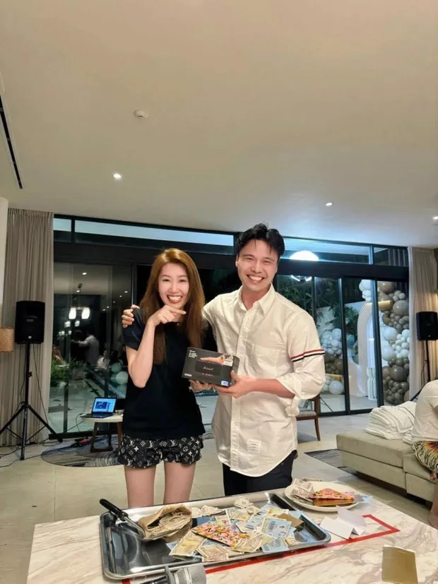 thuy-ngan-lo-dien-sau-nghi-van-hen-ho-jack-than-mat-ben-nguoi-dan-ong-khac-dap-tan-tin-don (2)