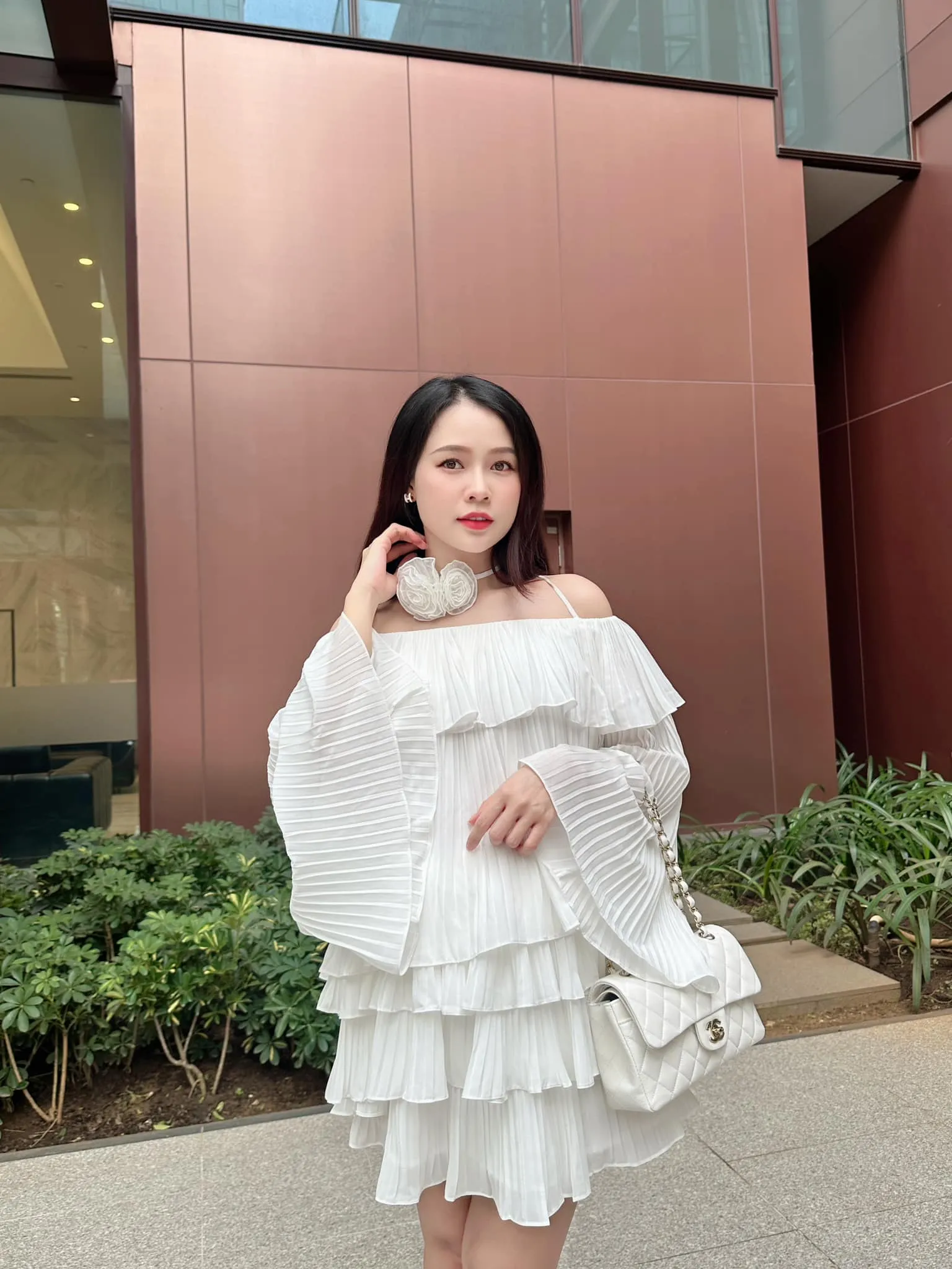 sam-be-bung-bau-vuot-mat-du-dam-cuoi-phuong-lan-gay-lo-lang-vi-1-chi-tiet-khien-tran-thanh-ho-tong (1)