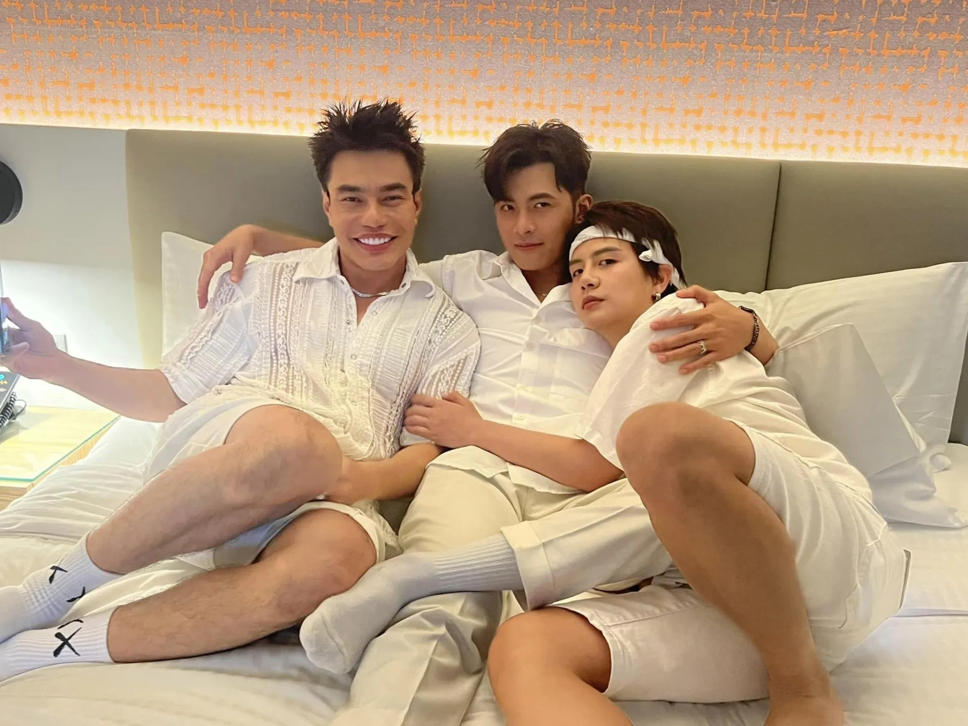 tran-thanh-bi-dan-em-thai-do-ra-mat-giua-dam-cuoi-man-doi-chat-ra-sao-ma-chiem-spotlight-co-dau-chu-re (13)