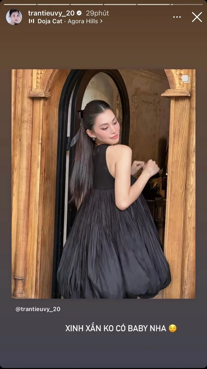 hoa-hau-tieu-vy-vuong-nghi-van-mang-thai-vi-chiec-vay-rong-thung-thinh-nguoi-dep-len-tieng (4)