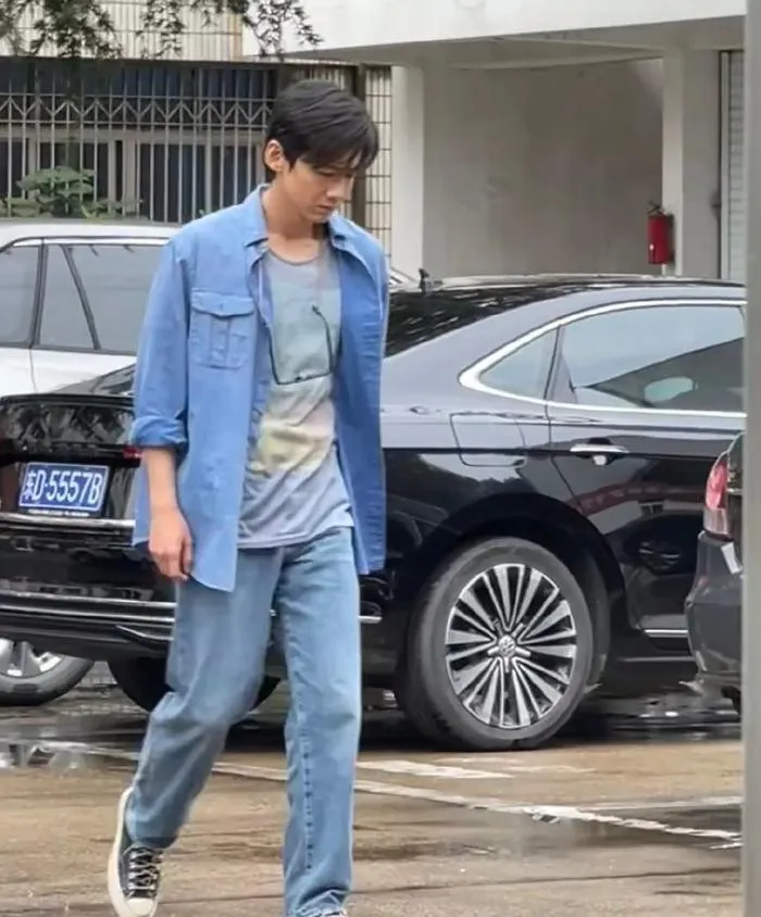 ro-tin-nam-dien-vien-noi-tieng-bi-bat-vi-lien-quan-duong-day-mua-ban-hoa-bi-chup-duoc-anh-o-co-quan (4)